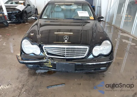2003 Mercedes-Benz C 240 z USA, uszkodzony, nr VIN WDBRF81J73F378330